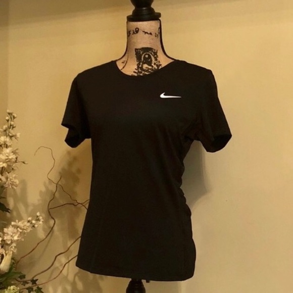 Nike Tops - ~Nike~ Black workout top never worn size XL